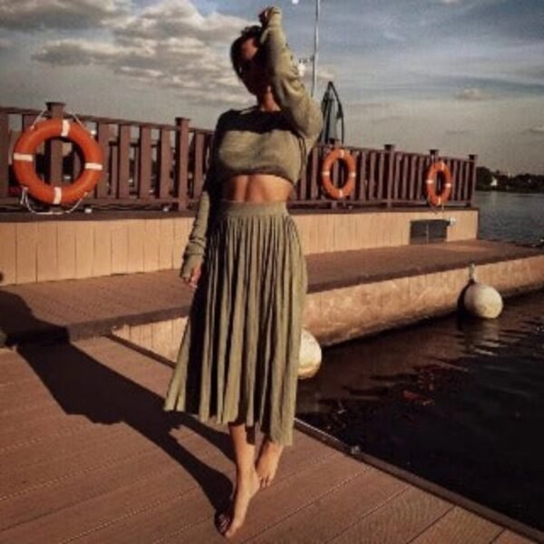 Chic Pullover - Knitted Pleated Skirt Suit High Slit Long Sleeve - Image 7