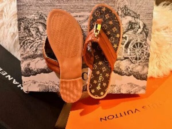 Fashion Thong Sandals with Lock - Image 3