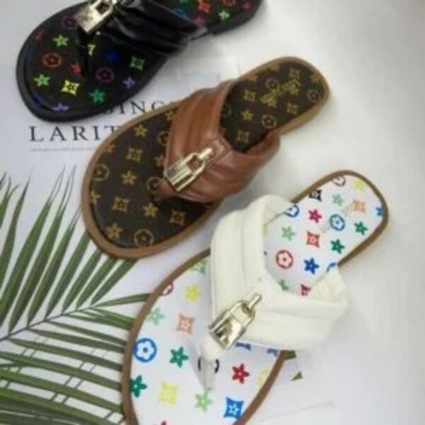 Fashion Thong Sandals with Lock - Image 4